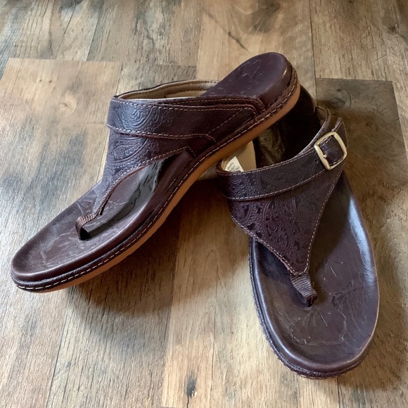 L.L. Bean Shoes Ll Bean Latitude Embossed Leather Sandals Poshmark
